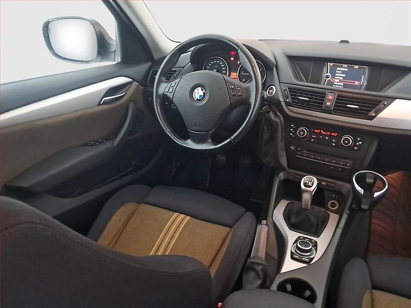 BMW X1 (2010) xDrive20d, 4X4, Navi, Xenony - fotka 7 z 16
