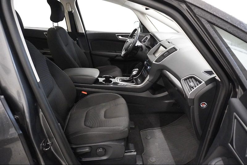 Ford S-MAX  2,0 TDCI 110kW AUTOMAT - fotka 12 z 35