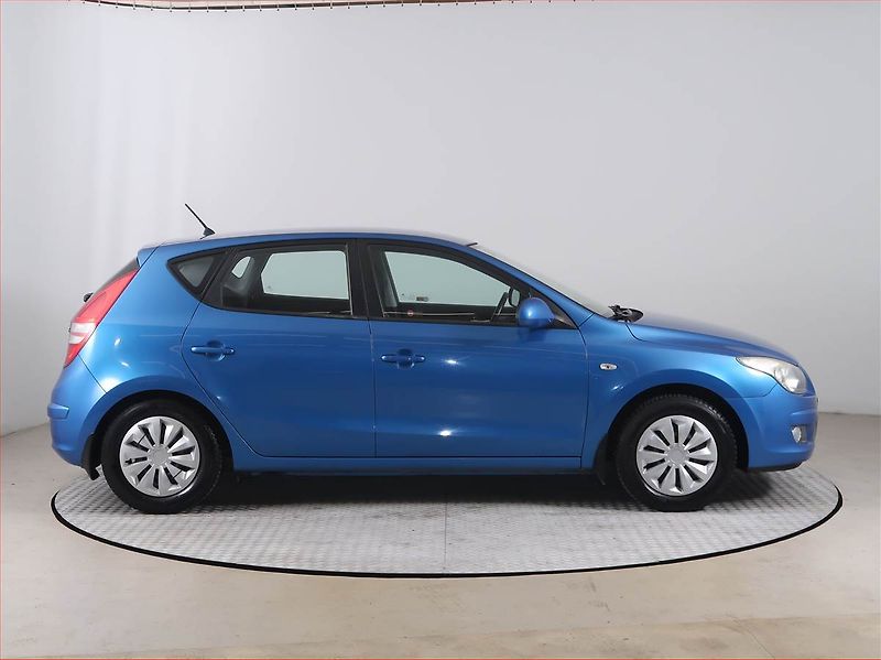 Hyundai i30 (2010) 1.4 CVVT - fotka 6 z 14