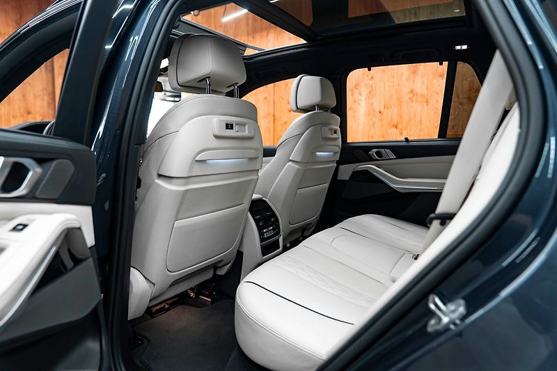 BMW X5 M50d Final edition - fotka 24 z 28