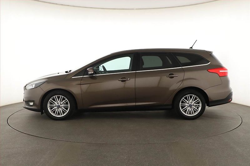 Ford Focus (2018) 1.0 EcoBoost, Tempomat - fotka 3 z 16
