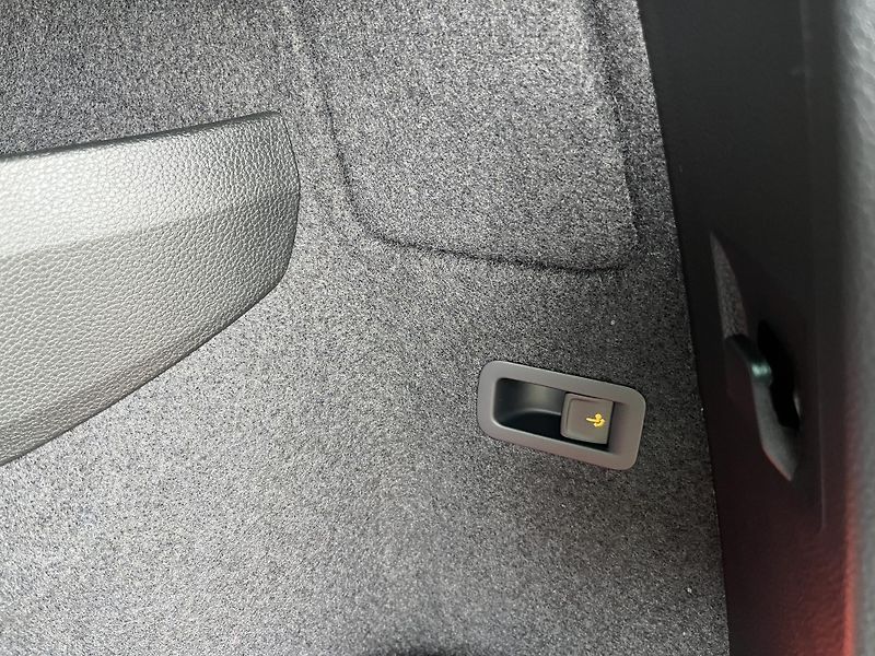 Škoda Karoq SPORTLINE 1.5 A7F 110kW - fotka 23 z 24