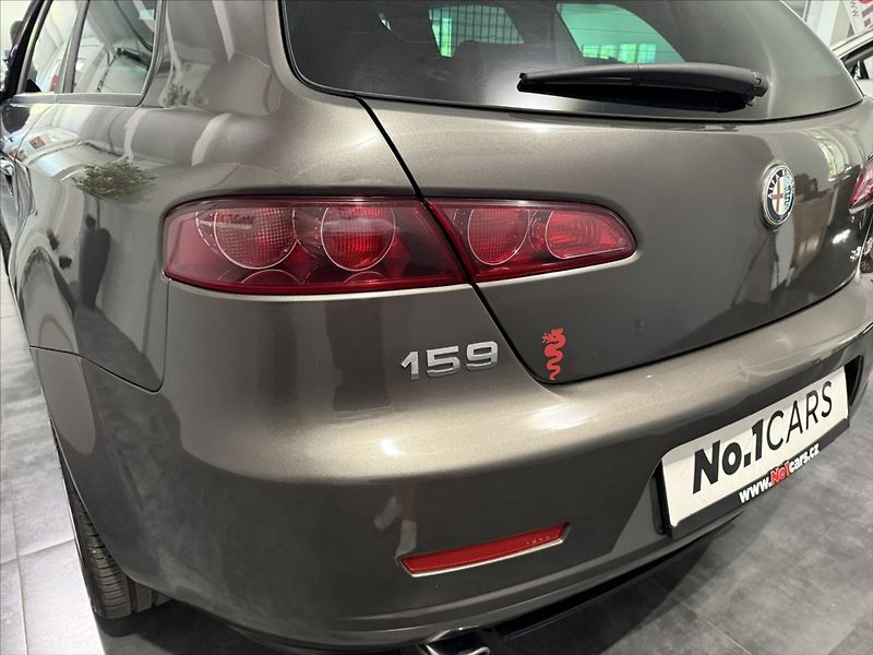 Alfa Romeo 159 2,4   JTDm V5 147 kW BOSE TOP - fotka 34 z 40