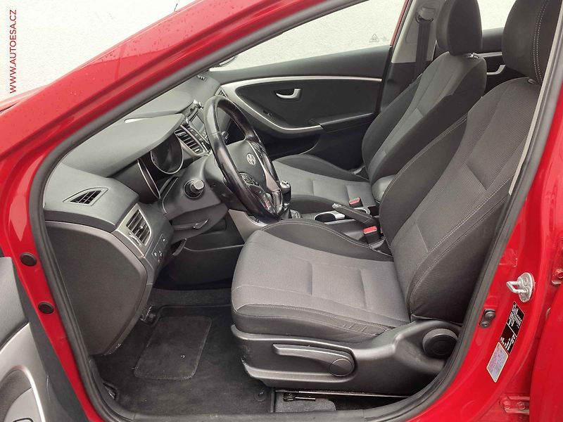 Hyundai i30 (2014) 1.6 CRDI, ČR, autoAC - fotka 9 z 16