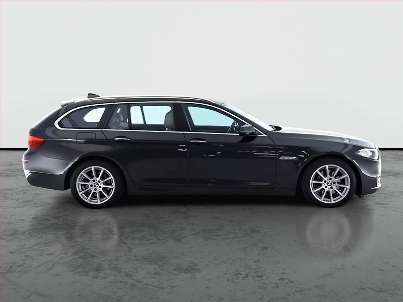 BMW Řada 5 (2015) Luxury Line 518d, Automat - fotka 6 z 23