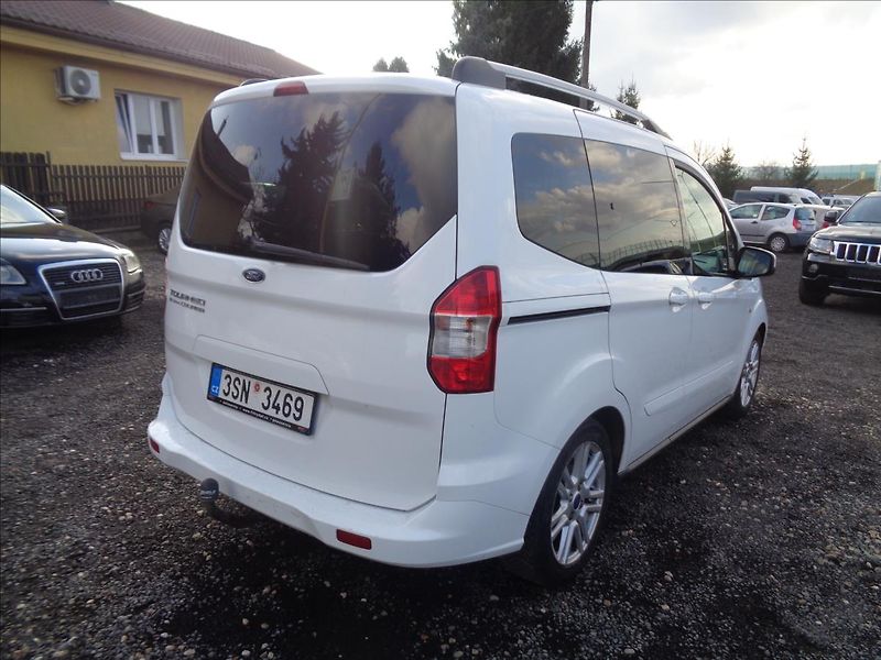Ford Tourneo Courier 1,5 - fotka 7 z 17
