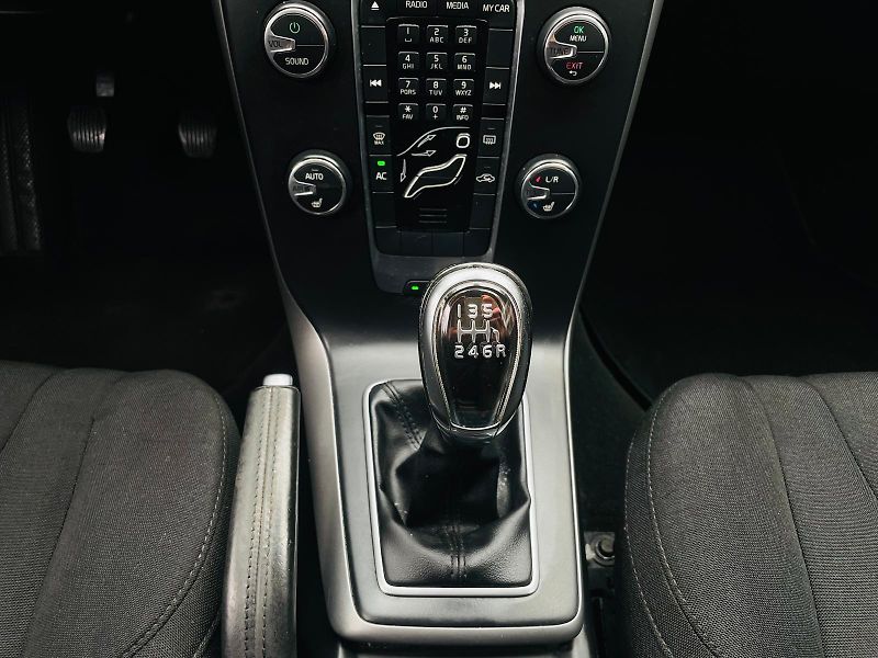 Volvo V40 2.0D3 5VÁLEC MANUÁL 1MAJITEL - fotka 33 z 41
