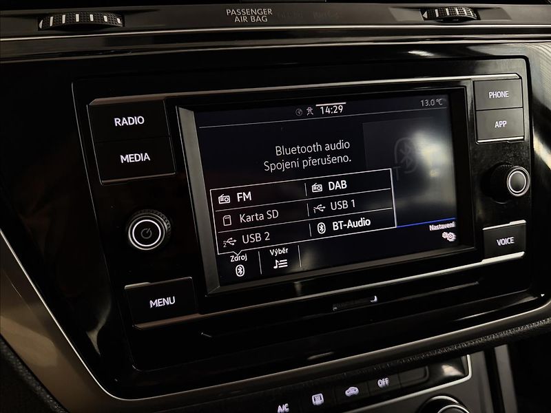Volkswagen Touran 2.0TDI 2XKOLA 1MAJITEL 84KM! - fotka 23 z 37