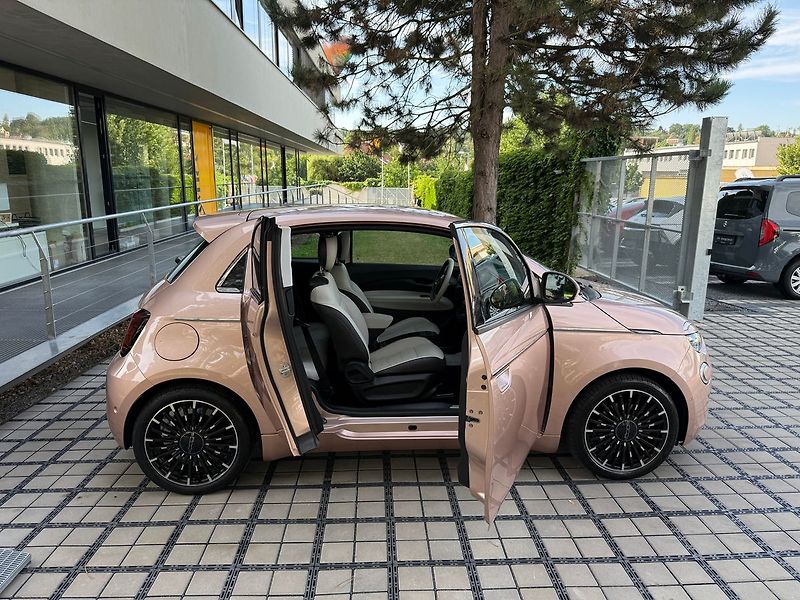 Fiat 500 LaPrima 3+1 42 kWh - fotka 37 z 38