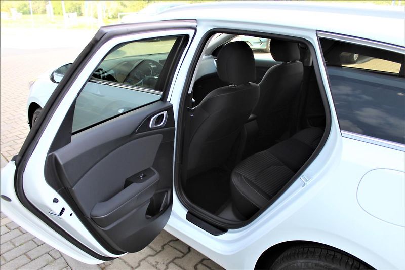 Kia Ceed 1,5 TGDi TOP ZÁRUKA NOVÝ VŮZ - fotka 11 z 12