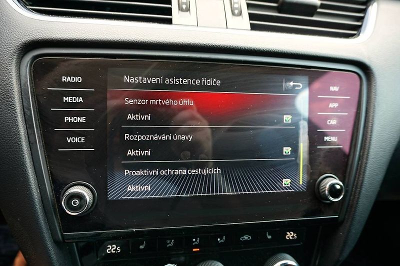 Škoda Octavia (2018) 2,0 TSI 169 kW - fotka 38 z 51