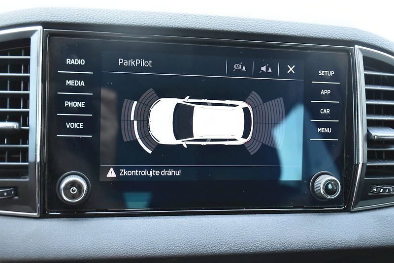 Škoda Karoq (2020) 125 LET 1.5 TSI 110kW - fotka 17 z 32