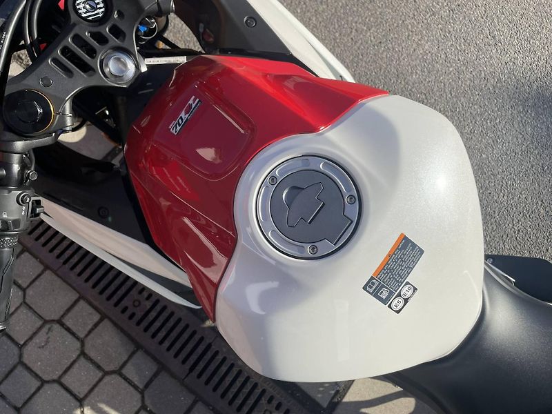 Yamaha (2026) YZF-R3 70th Anniversary EU5+ - fotka 8 z 11