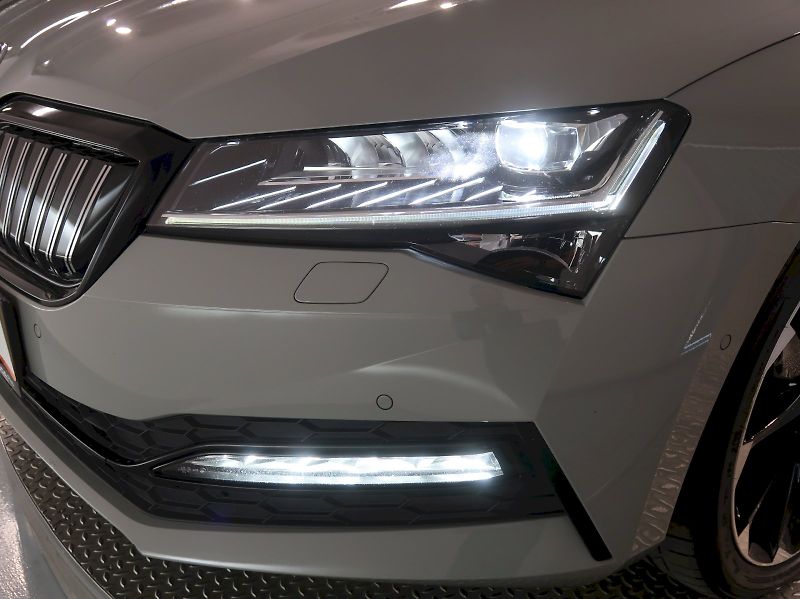 Škoda Superb (2023) iV SPORTLINE 1.4TSI 160KW DSG - fotka 10 z 48