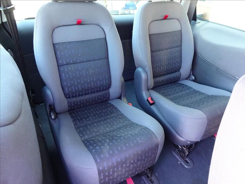 Ford Galaxy 1,9 TDI 85 kW 7.MÍST - fotka 27 z 40