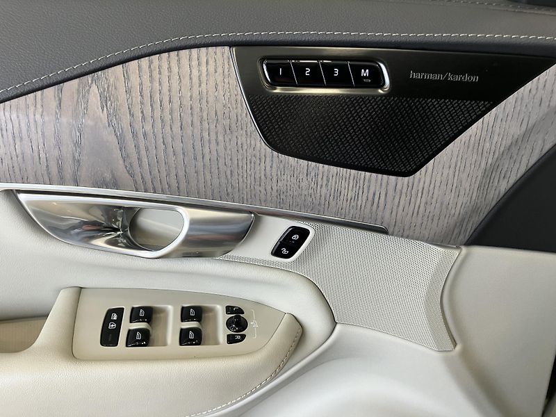 Volvo XC90 B5 AWD Ice Line Plus Dark AT8 - fotka 24 z 50