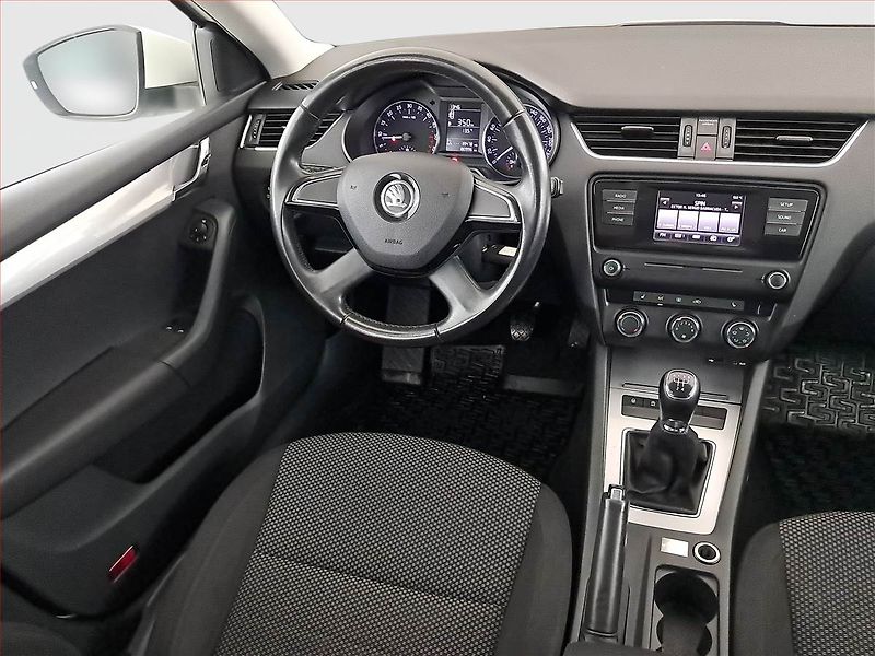 Škoda Octavia (2014) 1.6 TDI, Tempomat - fotka 7 z 15