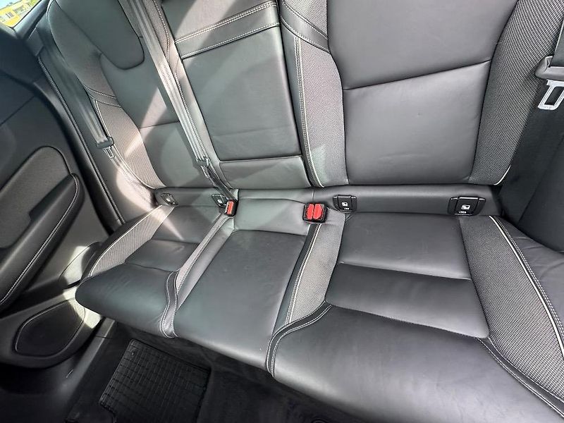 Volvo XC60 (2020) XC60 B4 Drive-E mHEV aut. Mome - fotka 24 z 27
