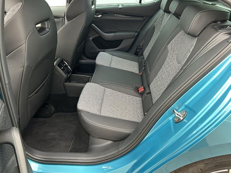 Škoda Octavia 1.5 TSI SportLine - fotka 8 z 30