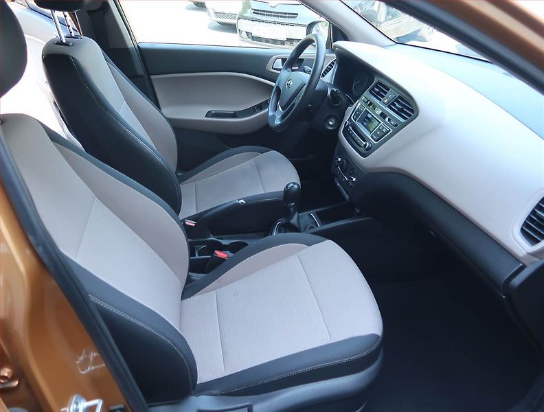 Hyundai i20 (2015) 1.2, Serv.kniha - fotka 9 z 16