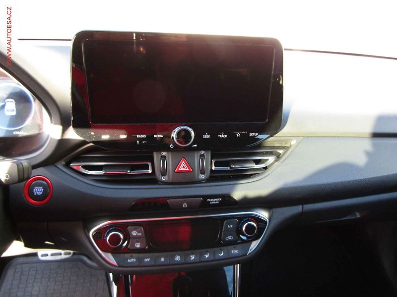 Hyundai i30 (2025) 1.5, 1.maj,ČR, AT, STK1/29 - fotka 15 z 23