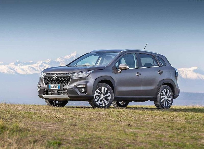 Citroën C4 X je absolutní novinkou a v segmentu patří k těm největším modelům