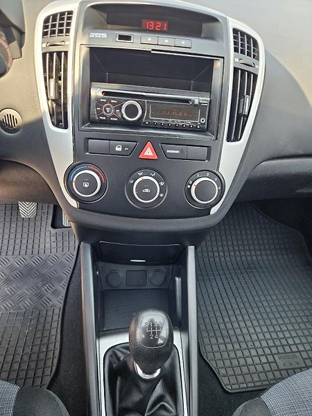 Kia Ceed (2011) 1.4 66kw, MOŽNÉ SPLÁTKY  - fotka 16 z 26