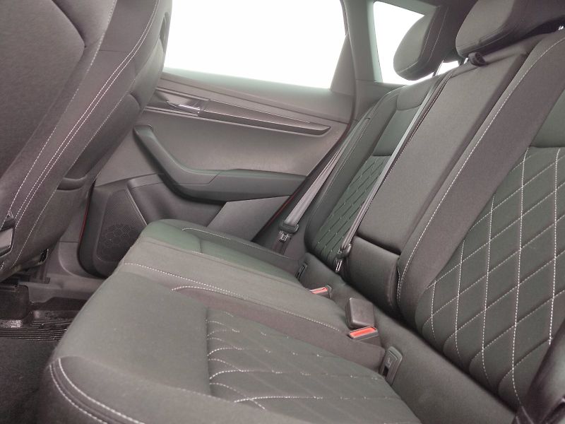 Škoda Karoq (2023) SportLine Plus 1,5 Tsi 110 Kw - fotka 25 z 35