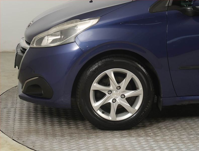 Peugeot 208 (2016) 1.2 PureTech, ČR,1.maj - fotka 14 z 18