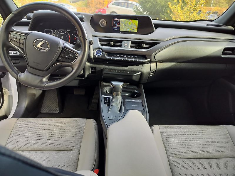 Lexus UX 250h black-white edition, kůže - fotka 11 z 25