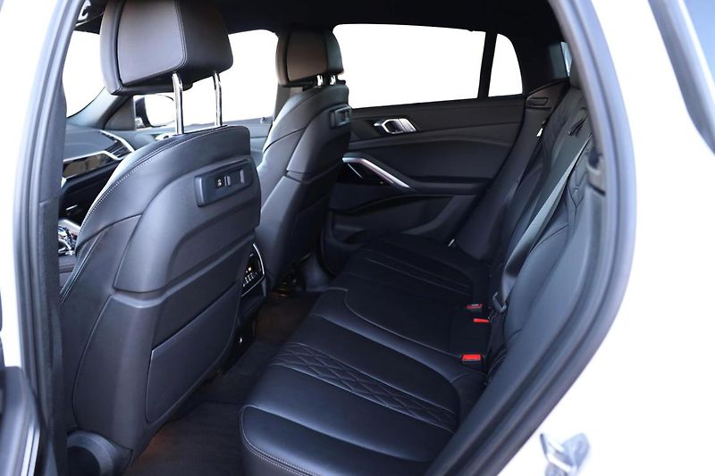 BMW X6 xDrive40d - fotka 14 z 15