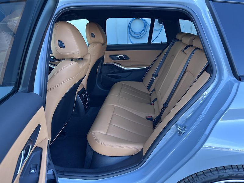 BMW Řada 3 320d xDrive M-Sport Touring - fotka 10 z 31
