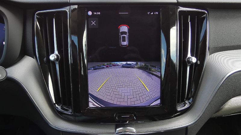 Volvo XC60 B4 AWD Plus Bright Auto - fotka 16 z 23