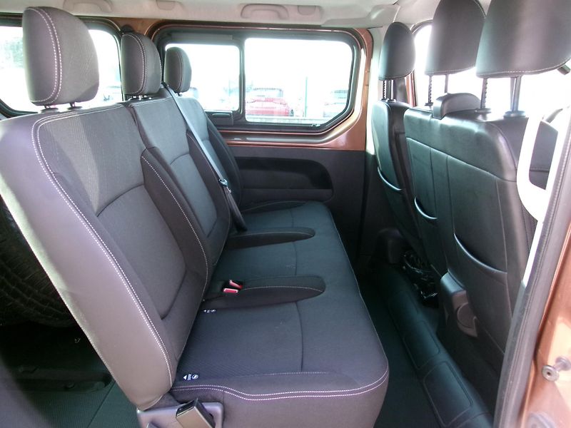 Renault Trafic 2.0 dCi 6míst REZERVACE - fotka 8 z 16