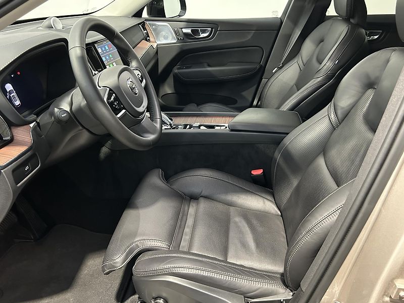 Volvo XC60 2.0  B4 4x4 ULTIMATE - fotka 17 z 48