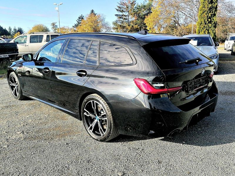 BMW Řada 3 (2023) 320e M-Sport PHEV - fotka 5 z 47