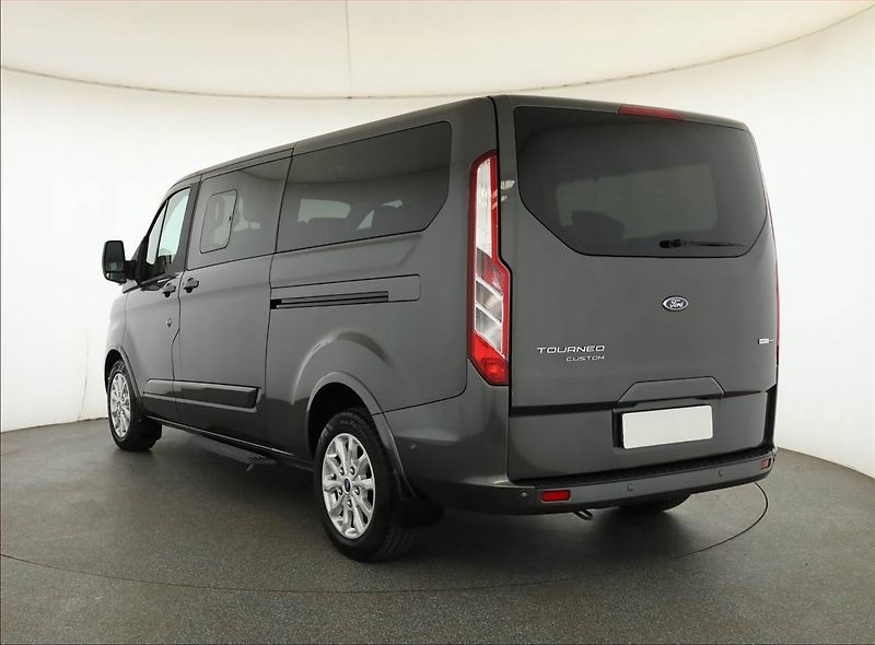 Ford Tourneo Custom (2021) Titanium 2.0 EcoBlue mHEV, ČR - fotka 4 z 19