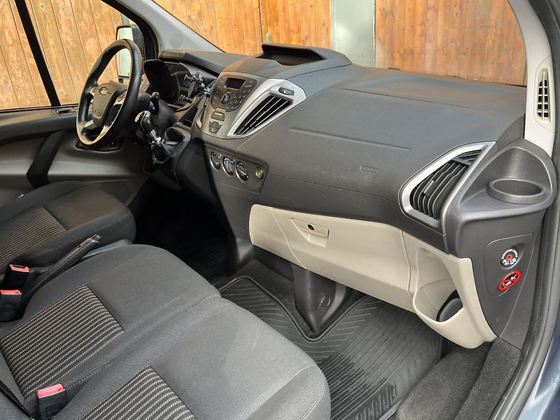 Ford Tourneo Custom (2014) 2,2TDCi 9míst PO VELKÉM SERVIS - fotka 16 z 21