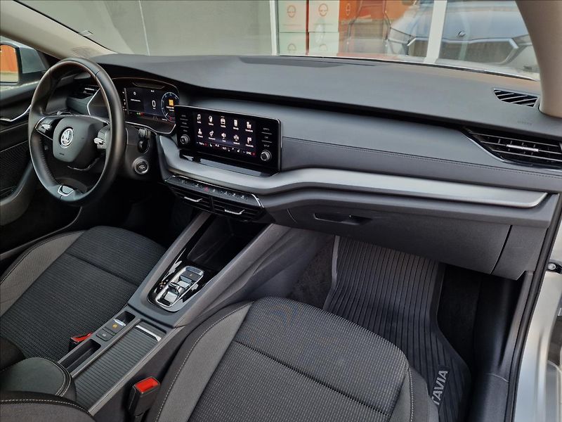 Škoda Octavia 2.0TDI DSG Ambition,ČR,1.Maj. - fotka 13 z 50