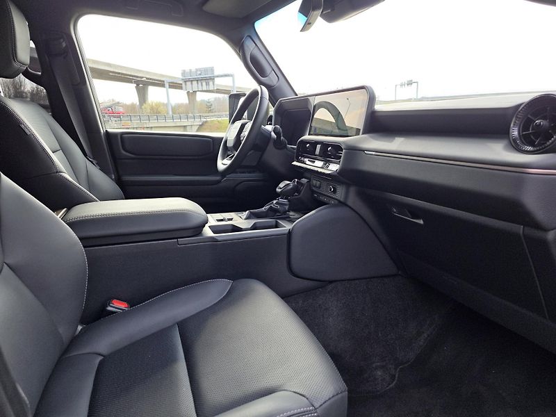 Toyota Land Cruiser 2.8-INVINCIBLE-ZÁRUKA-DPH - fotka 67 z 77