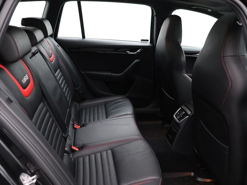 Škoda Octavia 2,0 TSI DSG RS230 CZ Challenge - fotka 13 z 37