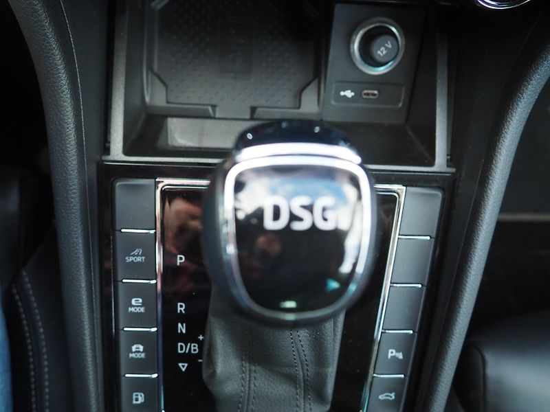 Škoda Superb (2021) 1.4 iV Hybrid L&K DSG Webasto - fotka 42 z 48