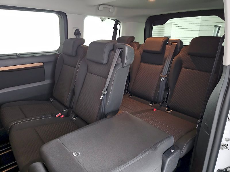 Toyota ProAce Verso (2024) 2.0D 106kW FAMILY COMFORT NAVI - fotka 29 z 33