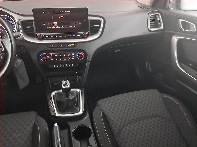 Kia Ceed (2020) Exclusive 1.4 T-GDI - fotka 8 z 20