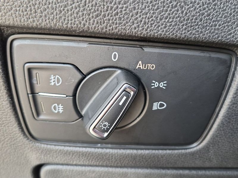 Volkswagen Passat Elegance Variant 2.0 TDI 110kw - fotka 21 z 24