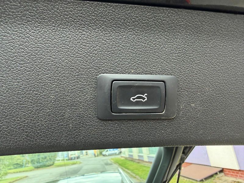 Audi A4 2,0 TDi Quattro /1.maj./ ČR /  - fotka 17 z 30