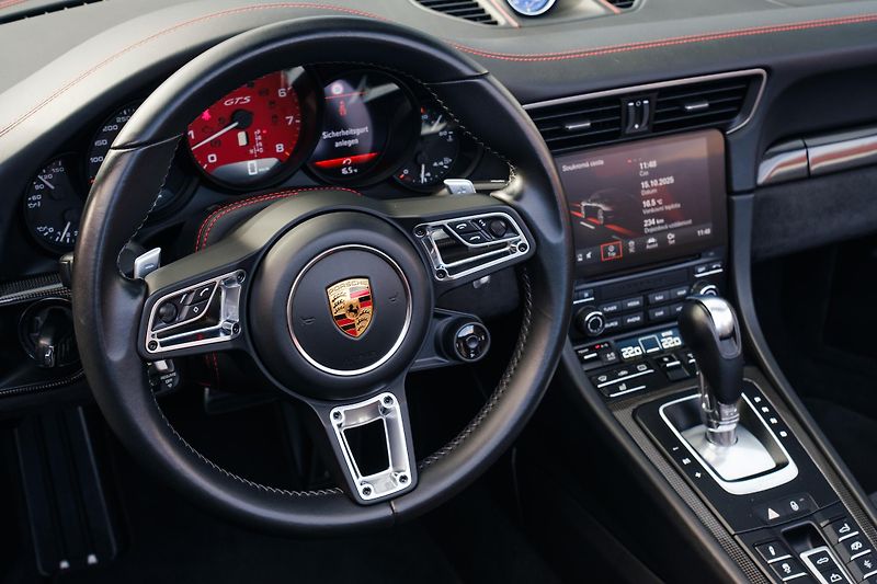 Porsche 911 Carrera 4 GTS Lift 331kWCabrio - fotka 21 z 52