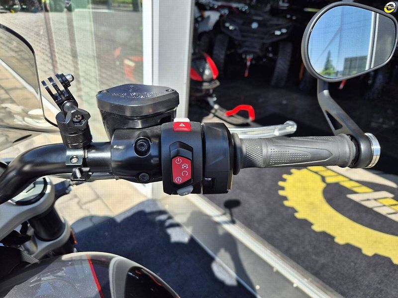 Triumph Rocket 3 (2022) GT (2022) – 1. majitel, Odpoče - fotka 16 z 26
