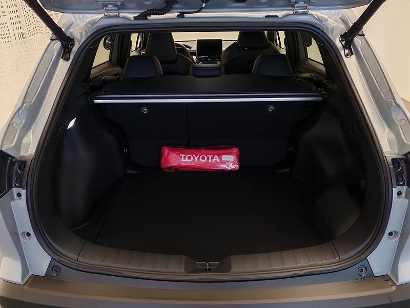 Toyota Corolla Cross 2,0 Hybrid Executive - fotka 12 z 45