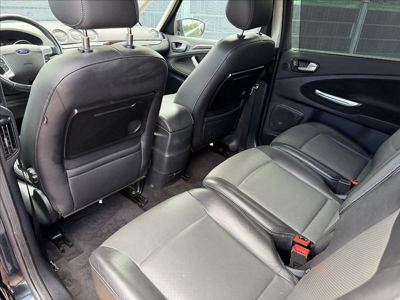 Ford Galaxy 2.0 TDCi Ghia 7míst - fotka 17 z 23